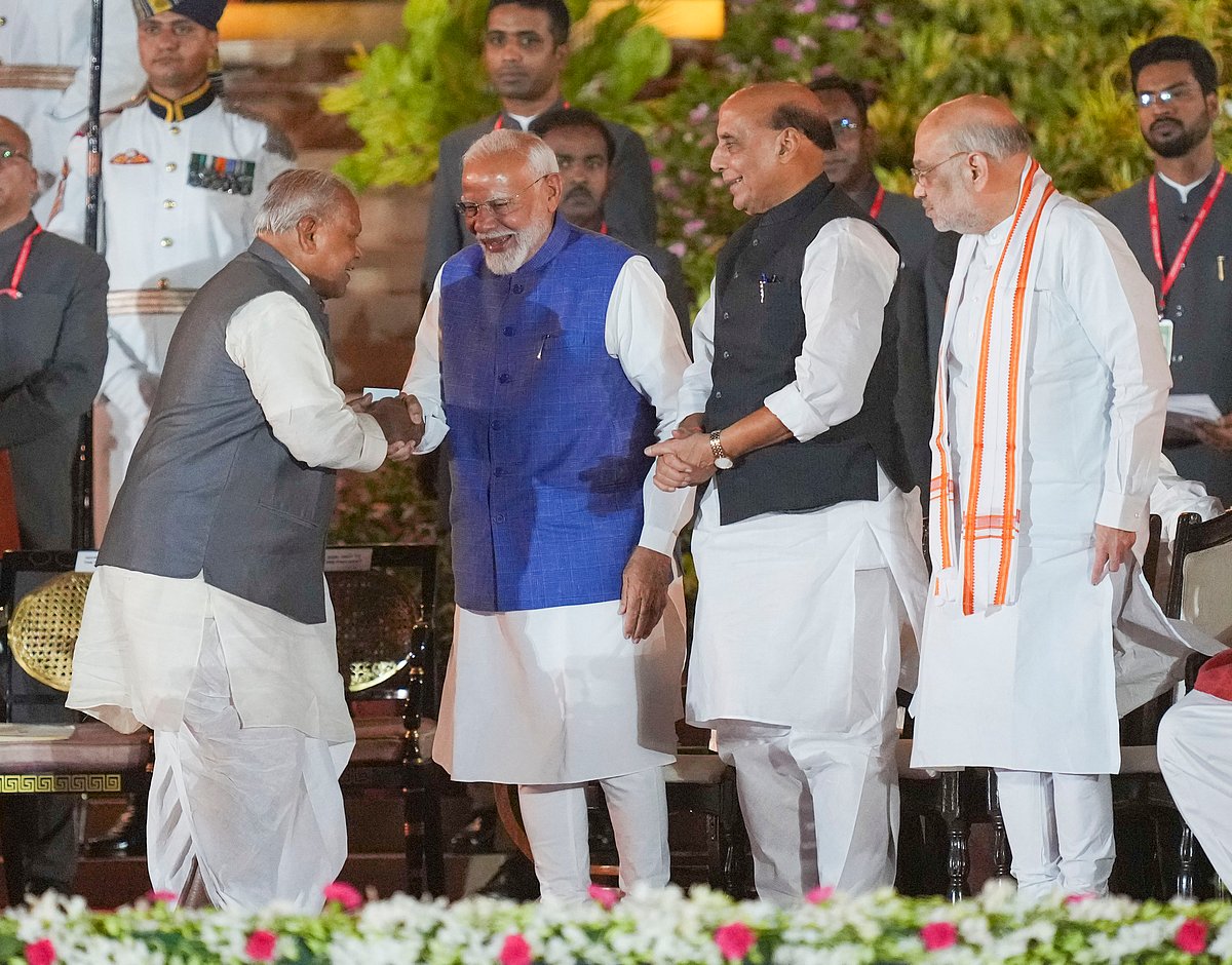 ஆட்சியில் வளா்ச்சிக் கூட்டணி!