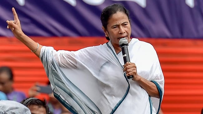 வாக்காளா்களை நீக்கவே எஸ்ஐஆா்: தோ்தல் ஆணையத்துக்கு மம்தா கடிதம்