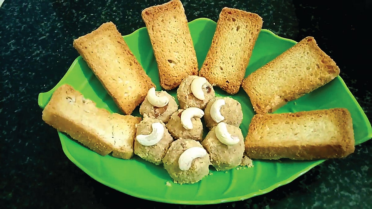 ரஸ்க் லட்டு