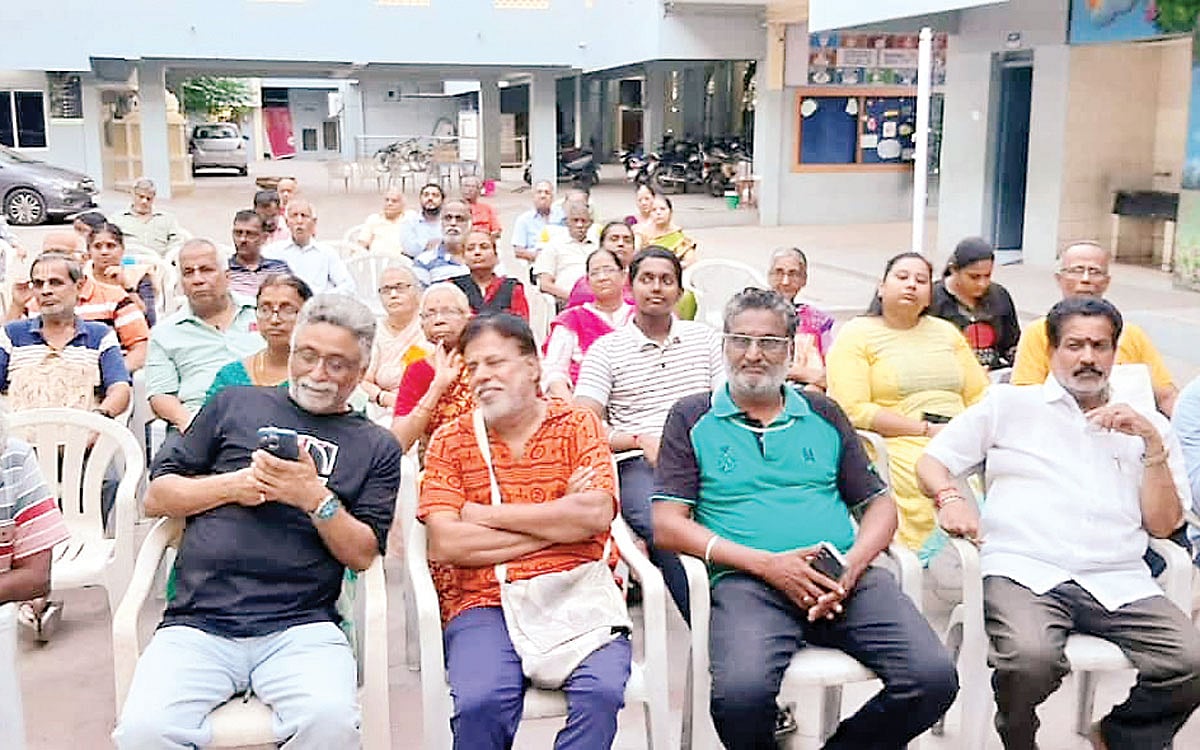 சிரித்து வாழ வேண்டும்..!