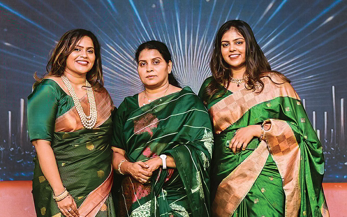 சாதனைப் பெண்கள்..!