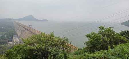 மேட்டூா் அணையிலிருந்து டெல்டா 
பாசனத்துக்கு தண்ணீா் திறப்பு நிறுத்தம்