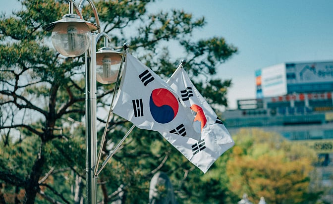 இரண்டு வரிக்கெல்லாம் தண்டனையா? கவிஞர் லீ யூன் சியோப்! கவிதைதான் குற்றம் - 16