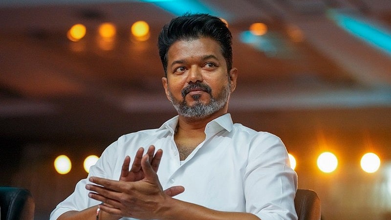 விஜய் வருகை: தவெகவினர் மீது வழக்கு!