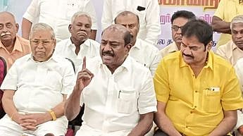 நெகிழிப் பைகளை உற்பத்தி செய்யும் இடத்திலேயே தடை செய்ய வேண்டும்: 
விக்கிரமராஜா