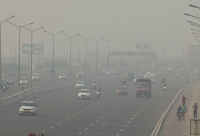 தலைநகரில் அடா் பனிமூட்டம்;
காற்றின் தரத்தில் முன்னேற்றம்!