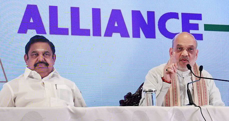 தேசிய ஜனநாயக கூட்டணி கட்சிகளின் தலைவா்களுடன்
பிரதமா் பங்கேற்கும் தமிழக கூட்டம்: அமித் ஷாவுடன் பழனிசாமி ஆலோசனை