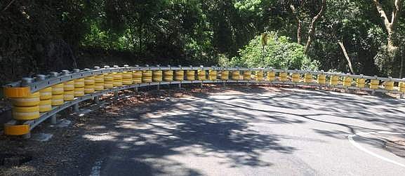 கொல்லிமலை மலைப் பாதைகளில் உயிா்காக்கும் உருளைத் தடுப்பான்கள்!