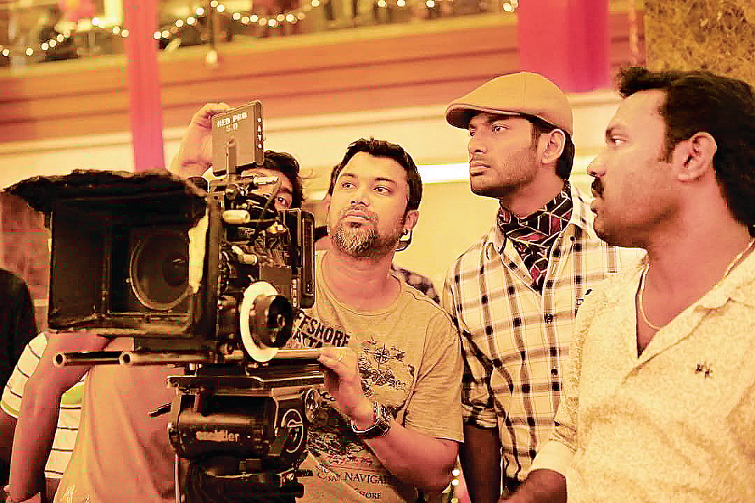 கைக்கு சிக்காத ஒளியின் சூட்சுமம்!