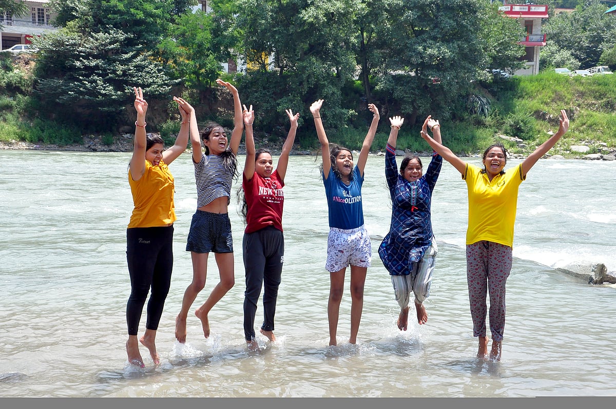 சுற்றுலாப்  பயணிகளின் கனிவான கவனத்திற்கு...