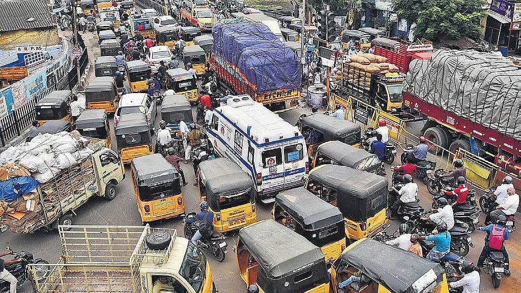 போக்குவரத்து விதிமீறல்கள்: பிகாரில் 10 மாதங்களில் ரூ.300 கோடி அபராதம் விதிப்பு  