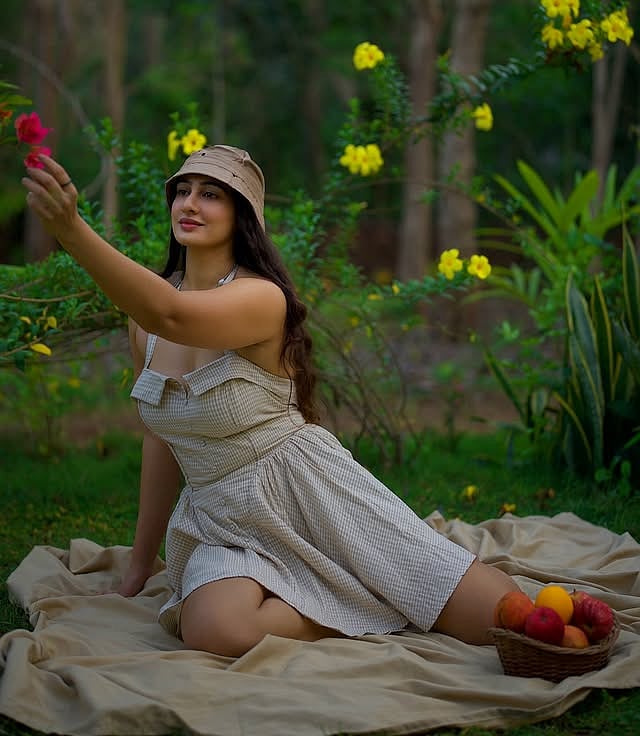 அழகோவியம்.. மேகா சுக்லா!