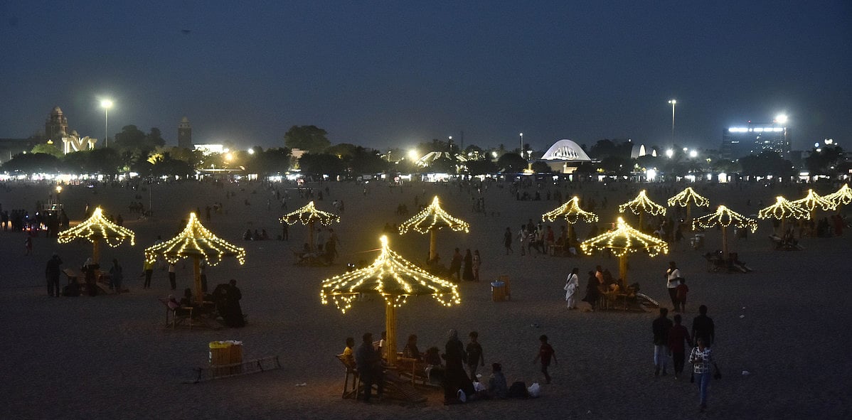 பொங்கல் விடுமுறையில் மெரீனாவில் அலைமோதிய கூட்டம் -  போக்குவரத்து நெரிசல்!