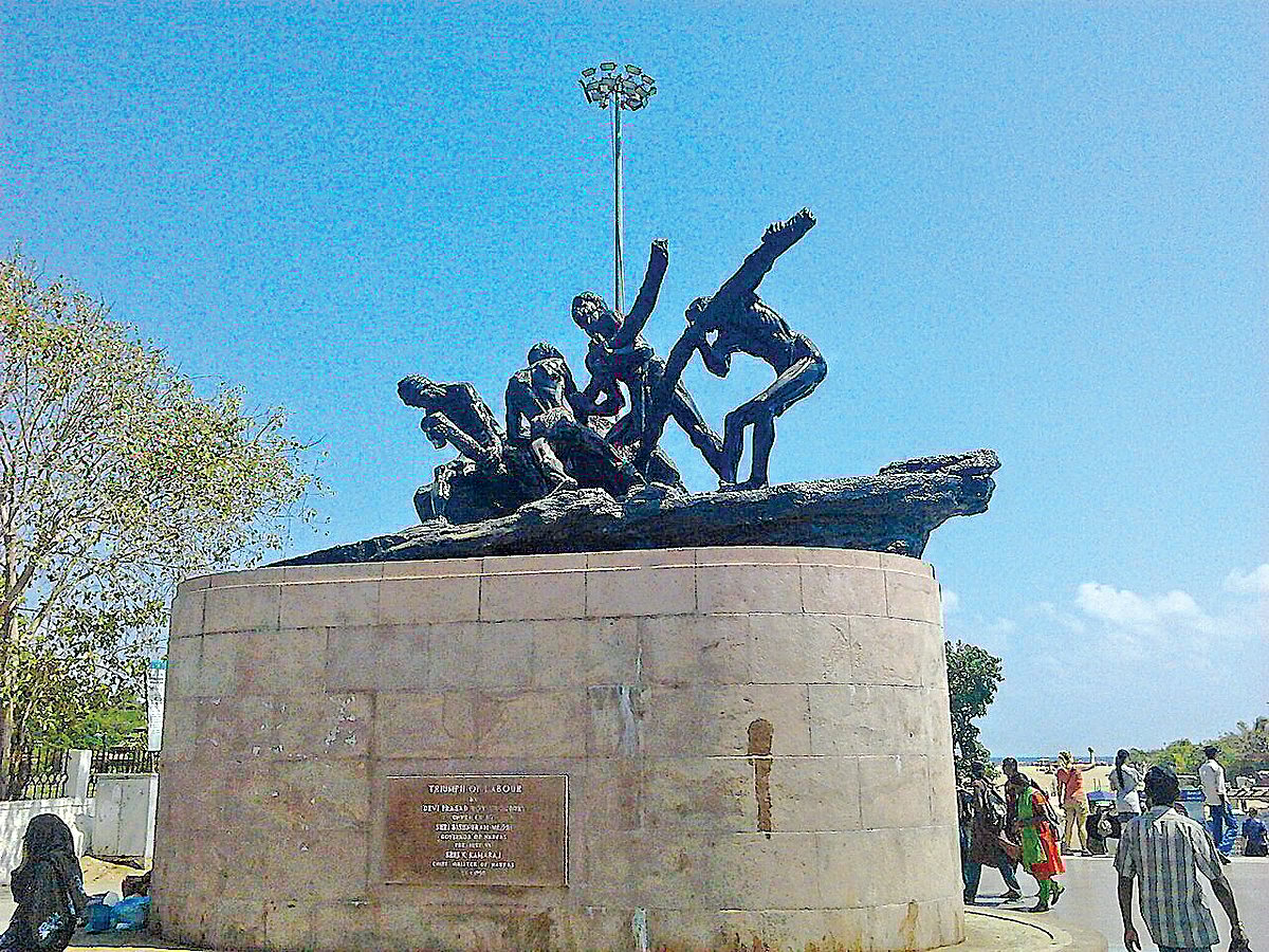 வென்றிட வேண்டும்..