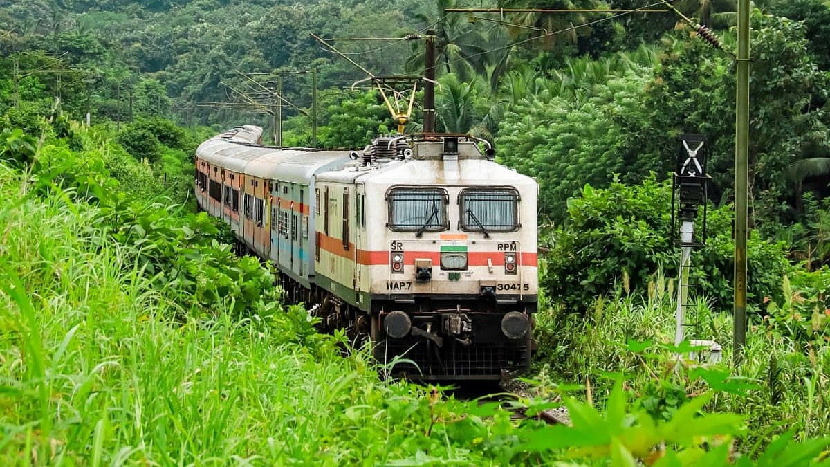 வாராந்திர ரயில்களின்
சேவைகள் நீட்டிப்பு