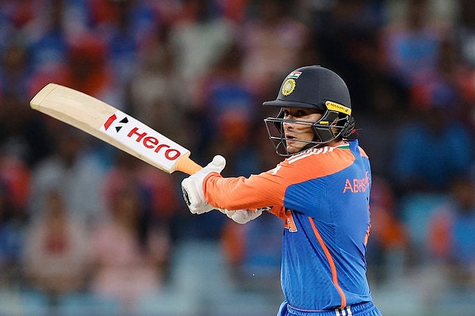 டி20 உலகக் கோப்பை அறிமுகப் போட்டியில் அபிஷேக் சர்மா கோல்டன் டக்!