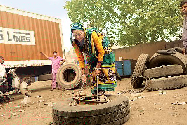 முதல் பெண் டிரக் மெக்கானிக்!