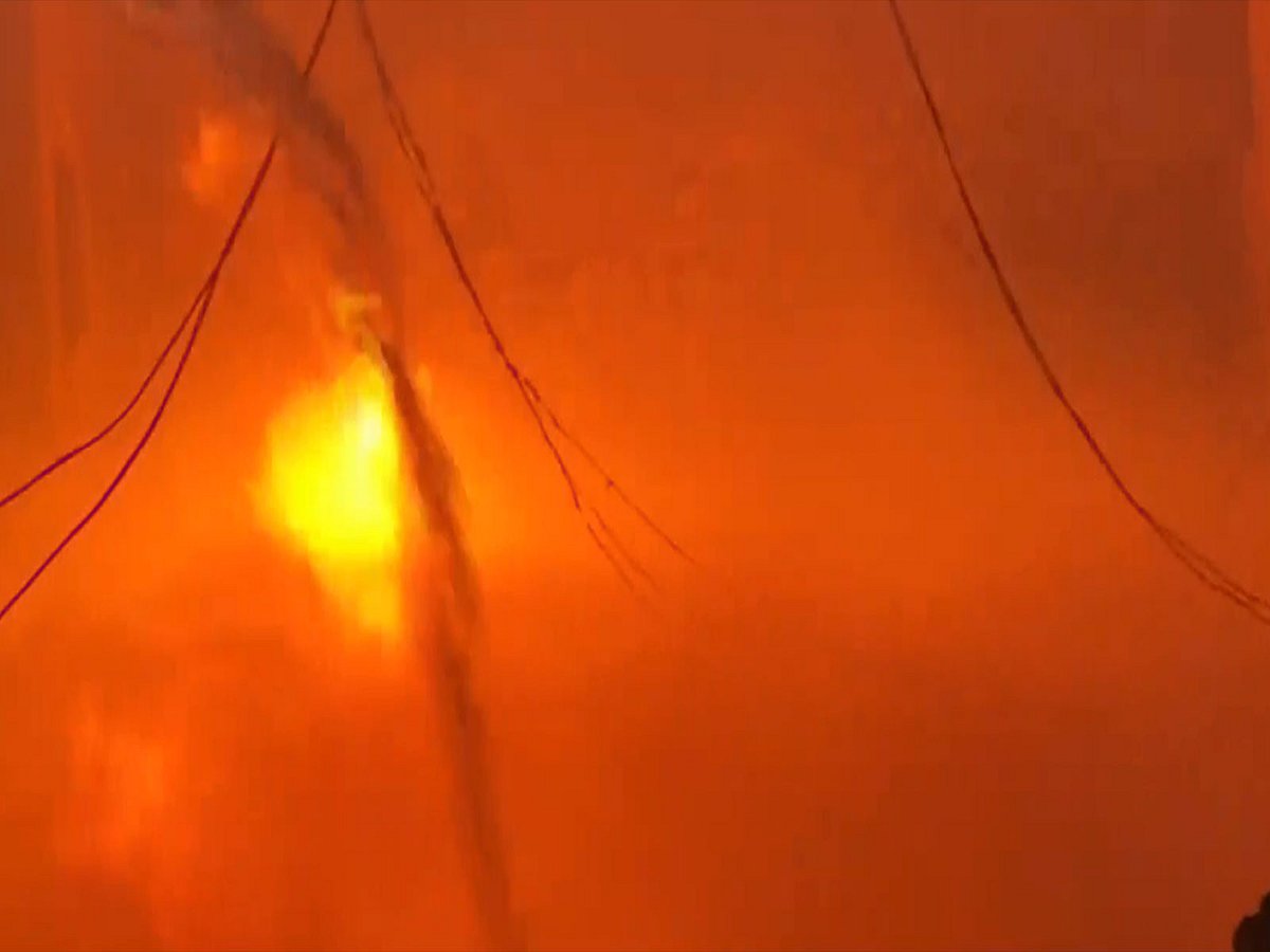 மும்பையில் குடிசைப் பகுதியில் தீ விபத்து: 8 குடிசைகள் எரிந்து நாசம்  