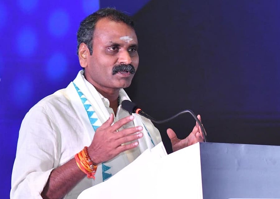 ‘தூத்துக்குடி’ விமான நிலையத்தின் பெயரை மாற்ற வேண்டும்: அமைச்சா் எல்.முருகன் கோரிக்கை