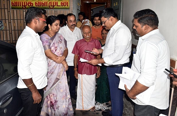 மக்கள்தொகை கணக்கெடுப்பில் கேட்க வேண்டிய 33 கேள்விகள் - மத்திய அரசு வெளியீடு