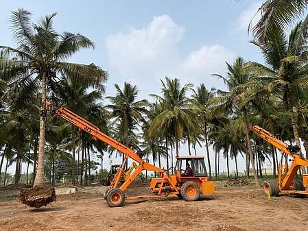 சமூக நோக்கில் பகட்டு வேண்டாம்!