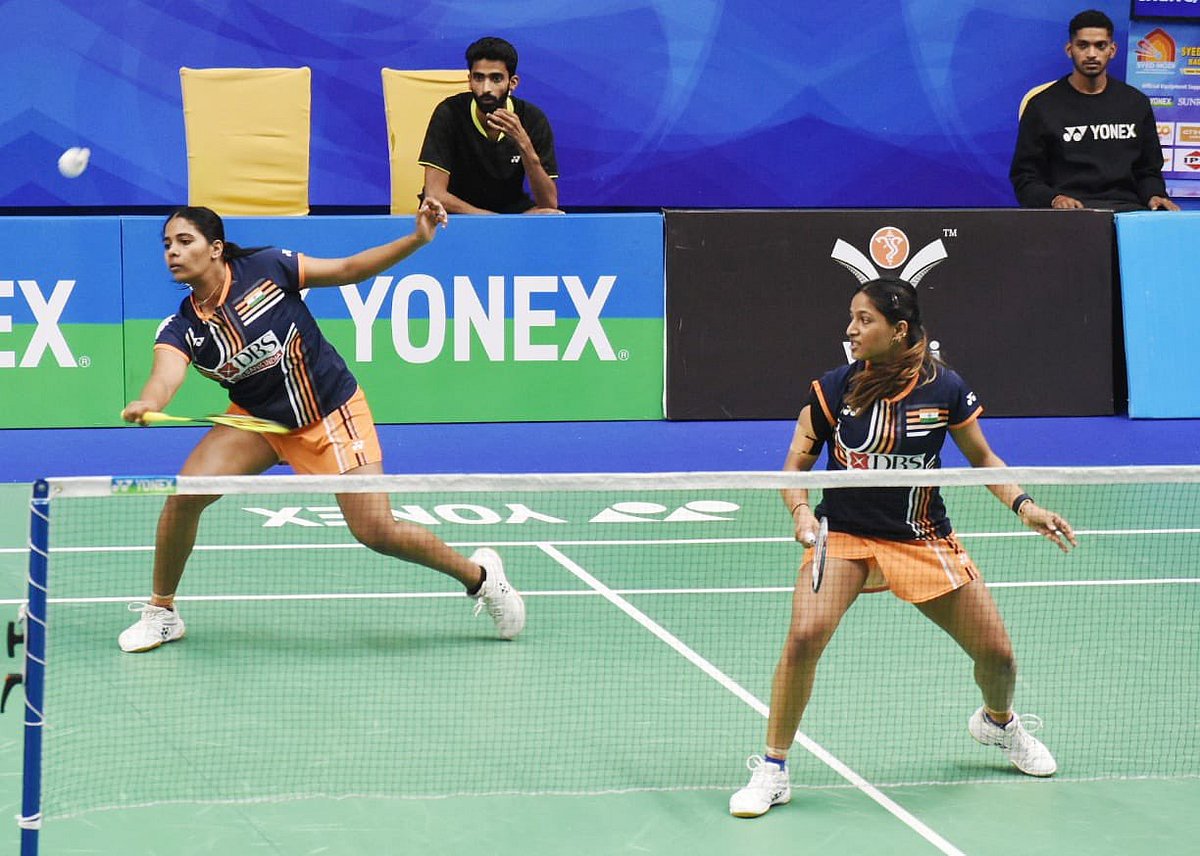 டிரீசா, காயத்ரி இணை முன்னேற்றம்