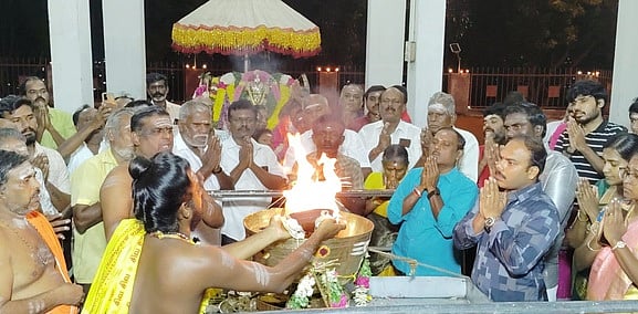 கோவில்பட்டி, கழுகுமலை கோயில்களில் திருக்காா்த்திகை விழா