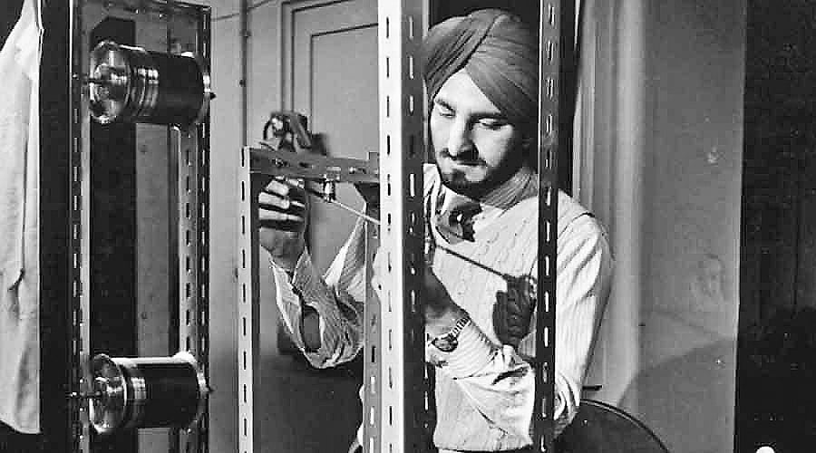 கண்ணாடியிழை ஒளியியலின் தந்தை