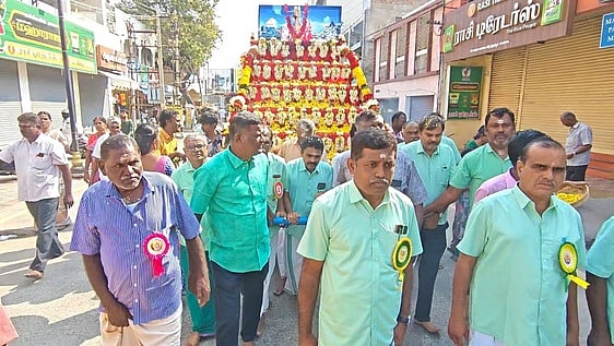 திருப்பூா் விஸ்வேஸ்வரா் கோயிலுக்கு 63 நாயன்மாா்களின் திருமேனிகள் அா்ப்பணிப்பு