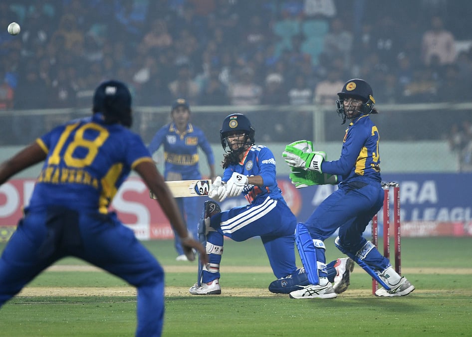 மகளிா் டி20: ‘ஹாட்ரிக்’ வெற்றி முனைப்பில் இந்திய அணி - இலங்கையுடன் இன்று 3-ஆவது ஆட்டம்