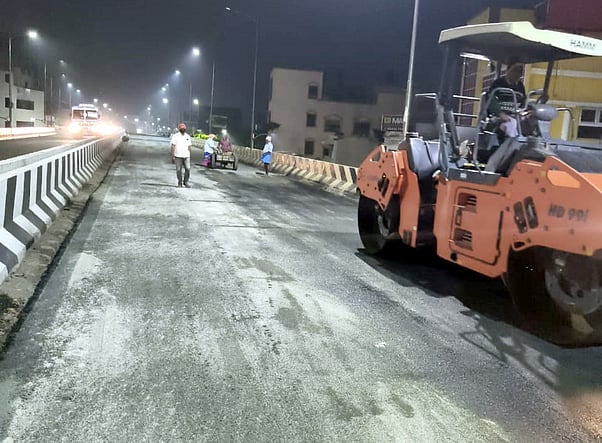 புதுச்சேரியில் சாலைகள் சீரமைப்பு பணி தீவிரம்