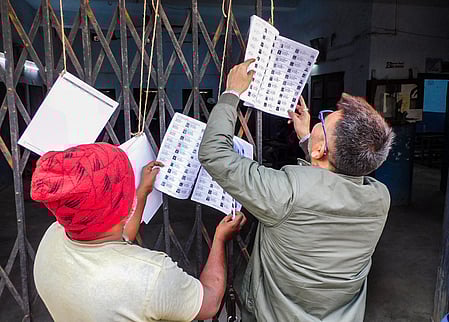 நீக்கப்பட்ட வாக்காளா்களில் எத்தனை போ் சோ்க்கப்படுவா்?