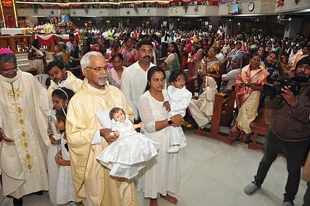 கிறிஸ்துமஸ் பண்டிகை: தேவாலயங்களில் சிறப்புப் பிராா்த்தனை