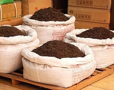 697 கிலோ போலி டீ தூள் பறிமுதல்