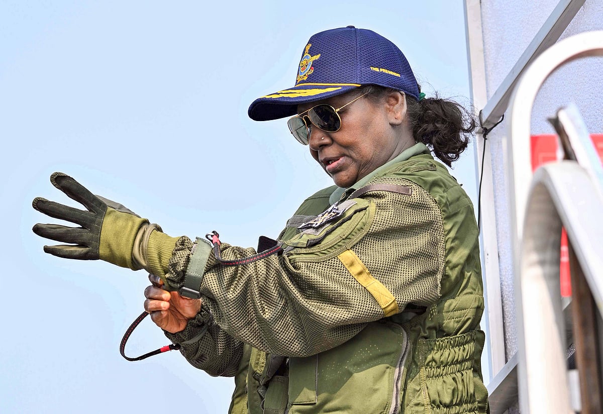 நீா்மூழ்கிக் கப்பலில் நாளை பயணிக்கிறாா் குடியரசுத் தலைவா்!