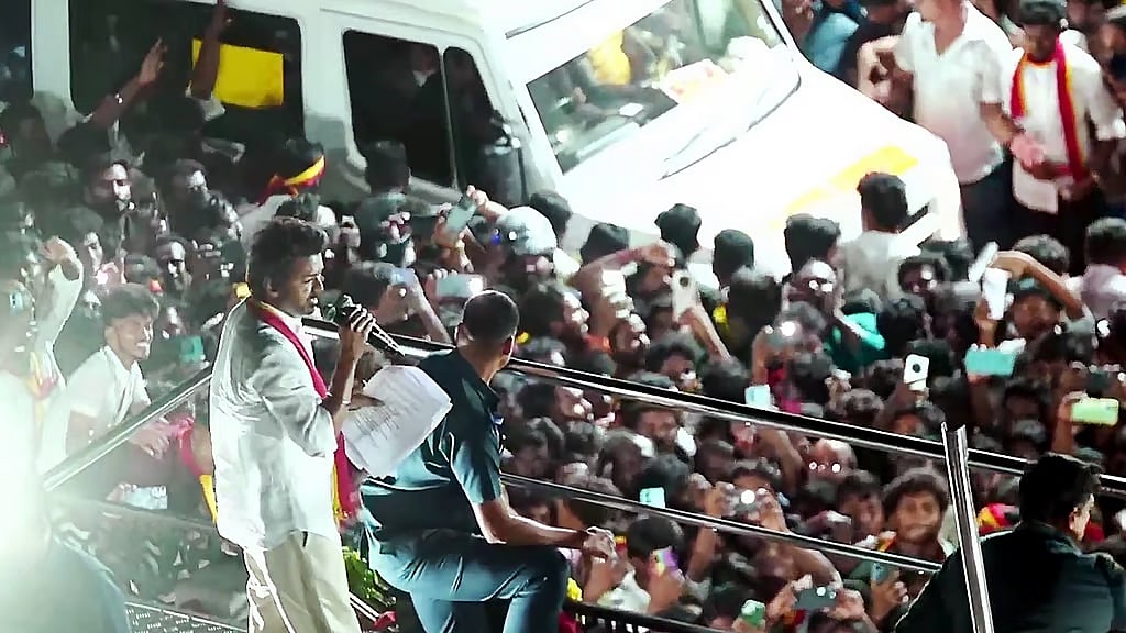 கரூா் பலி: தவெக நிா்வாகிகள் என்.ஆனந்த், ஆதவ் அர்ஜுனாவுக்கு சி.பி.ஐ சம்மன் 