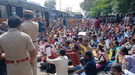 இடைநிலை ஆசிரியா்கள் 31-ஆவது நாளாக போராட்டம்