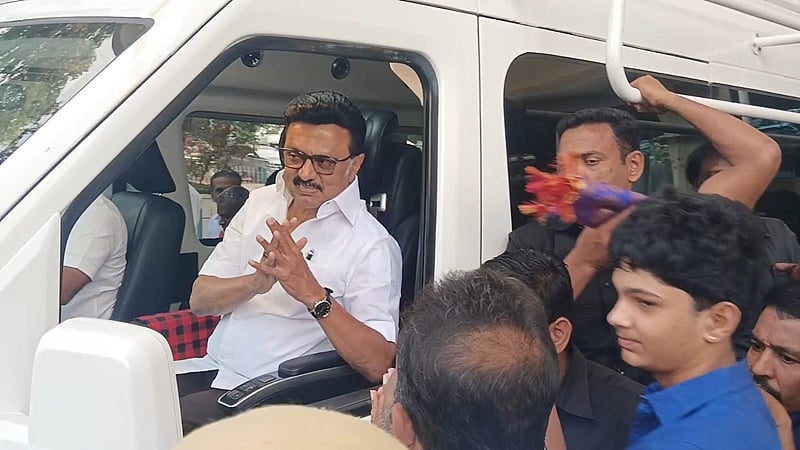 கோவையில் முதல்வர் ஸ்டாலின்! வழிநெடுகிலும் உற்சாக வரவேற்பு! 