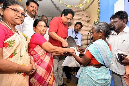 வளா்ச்சித் திட்டப் பணிகள் 
மக்கள் பயன்பாட்டுக்கு அா்ப்பணிப்பு