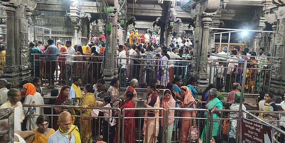 ஆங்கில புத்தாண்டு பிறப்பு: கோயில்கள், தேவாலயங்களில் சிறப்பு வழிபாடு