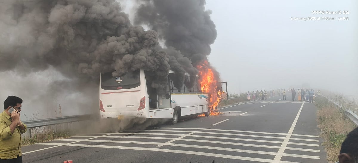 ஆந்திர பேருந்தில் தீ விபத்து: பயணிகளின் நிலை என்ன?