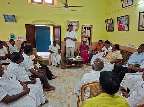 தென்காசி வடக்கு மாவட்ட 
அதிமுக நிா்வாகிகள் ஆலோசனைக் கூட்டம்