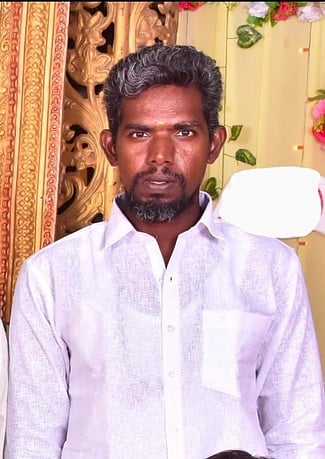 வேன் மோதியதில் ஐயப்ப பக்தா்கள் இருவா் உயிரிழப்பு