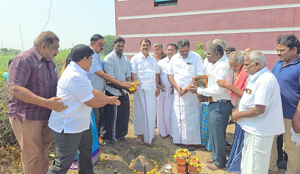 விளாத்திகுளம் தொகுதியில் ரூ.1.49 கோடியில் வளா்ச்சிப் பணிகள்