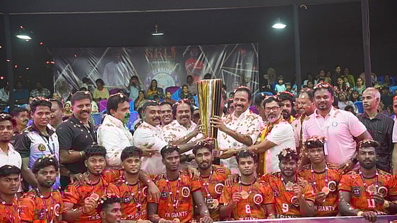 மூலச்சல் கபடி  போட்டி:
அமைச்சா் த.மனோ தங்கராஜ் பரிசு வழங்கினாா்