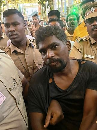 சிதம்பரம் கோயில் கருவறையில் புகுந்து தீட்சிதா் மீது இளைஞா் தாக்குதல்