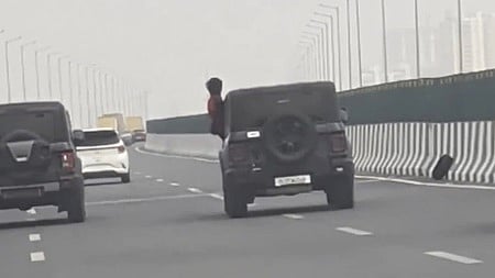 துவாரகா விரைவுச் சாலையில் காா் சாகசத்தில் ஈடுபட்ட நபா்: காவல் துறை நடவடிக்கை!