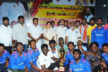 ராஜபாளையத்தில் திமுக சாா்பில் கிரிக்கெட் போட்டி