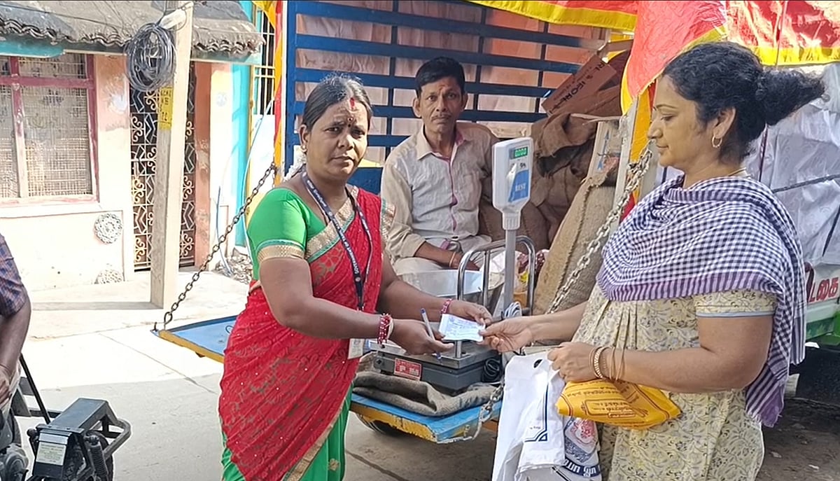 பொங்கல் பரிசுத் தொகுப்பு:  காஞ்சிபுரம் மாவட்டத்தில் டோக்கன் விநியோகம் பணி தொடங்கியது 