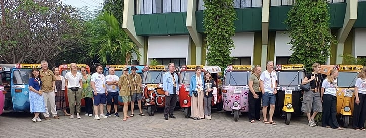 கன்னியாகுமரிக்கு ஆட்டோவில் வந்த வெளிநாட்டு சுற்றுலாப் பயணிகள்